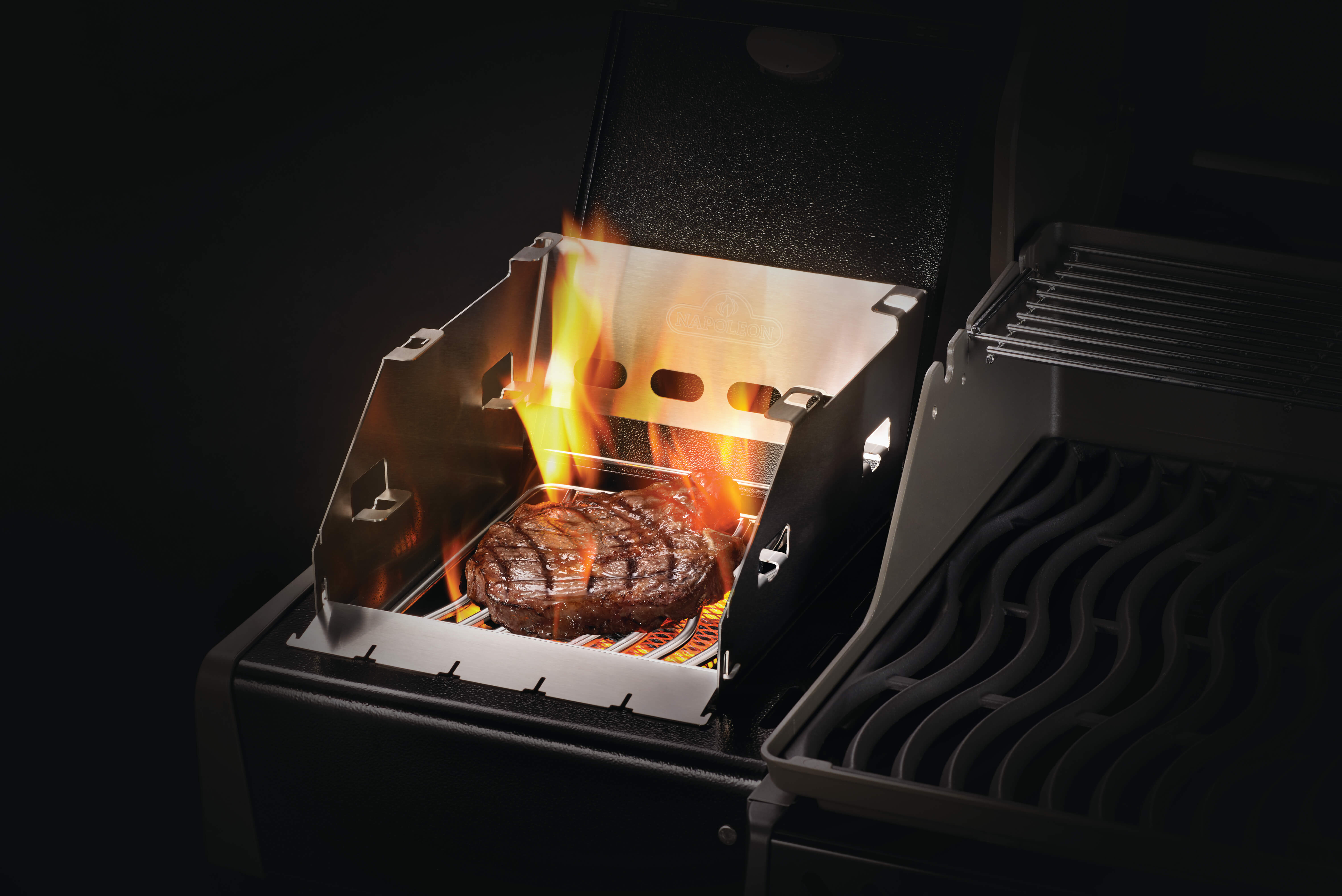 Napoleon Windschild für Sizzle Zone RXT Serie inkl. Spieße Napoleon Windschild für Sizzle Zone RXT Serie inkl. Spieße