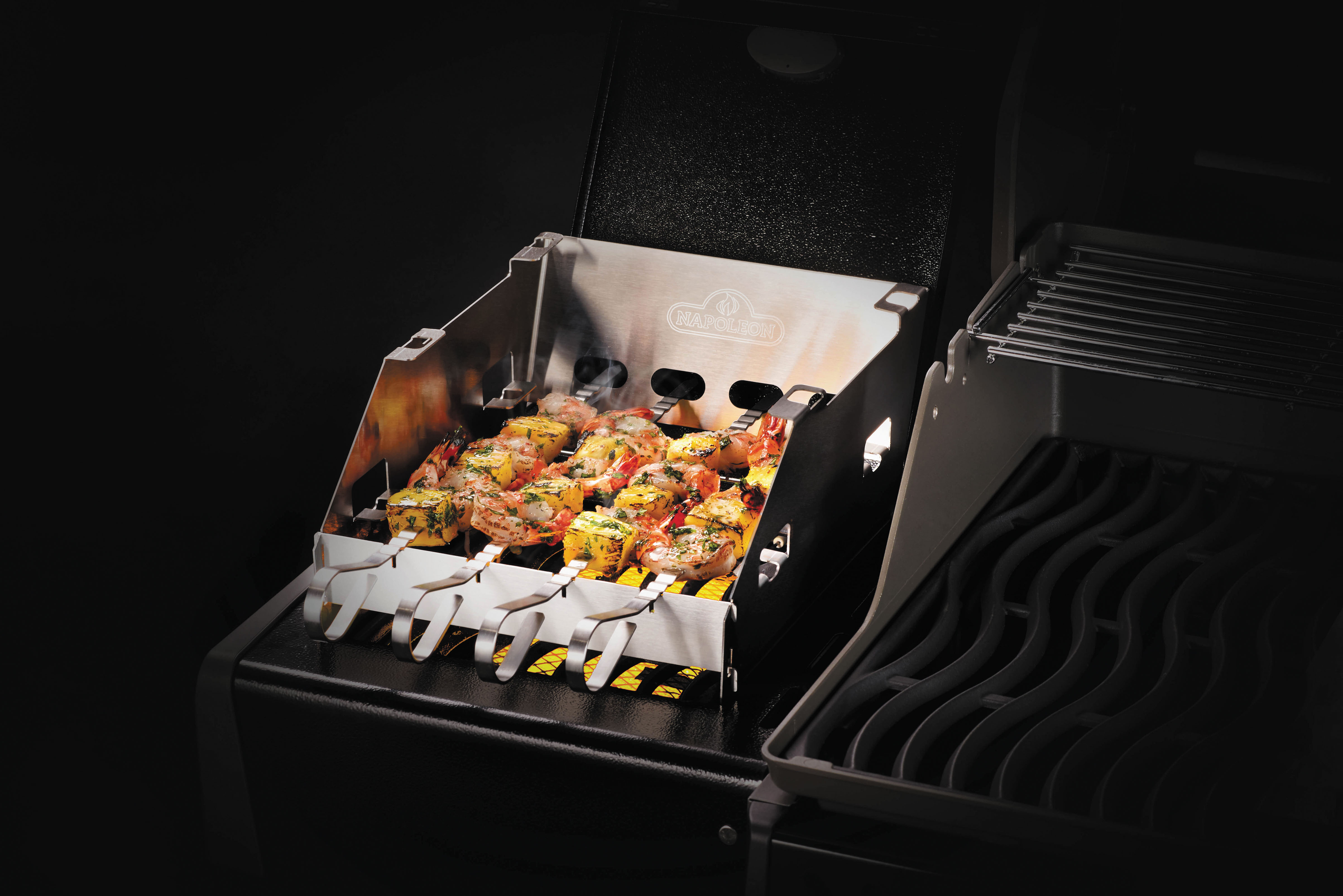 Napoleon Windschild für Sizzle Zone RXT Serie inkl. Spieße Napoleon Windschild für Sizzle Zone RXT Serie inkl. Spieße